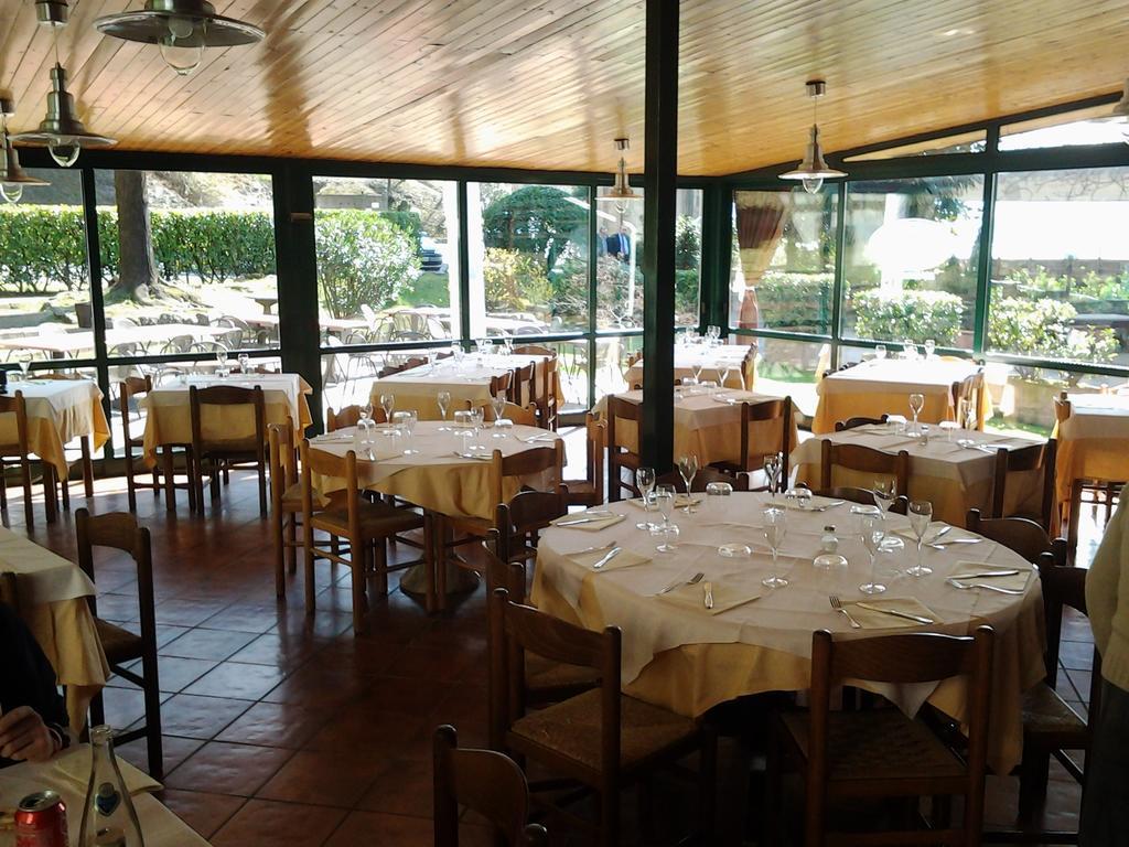 Trattoria I Bodega Hotell Abbadia Lariana Exteriör bild