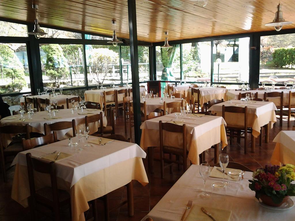 Trattoria I Bodega Hotell Abbadia Lariana Exteriör bild