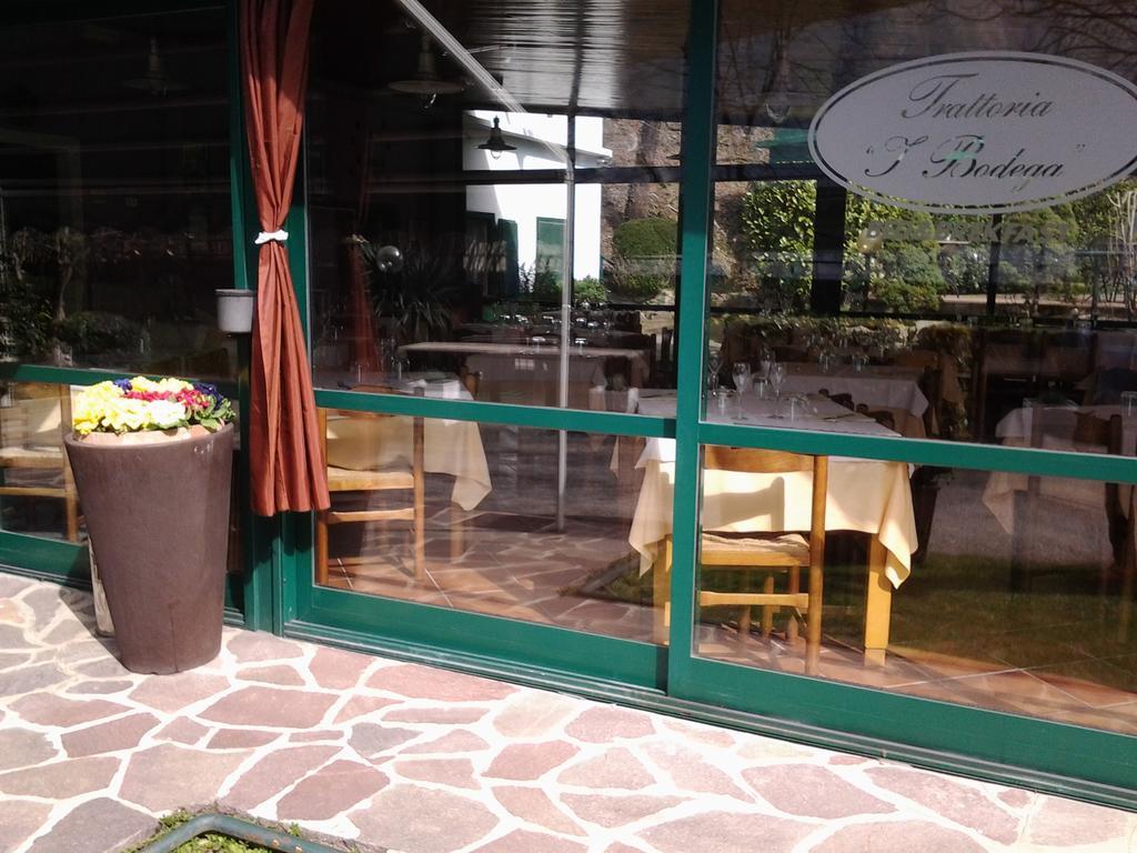Trattoria I Bodega Hotell Abbadia Lariana Exteriör bild