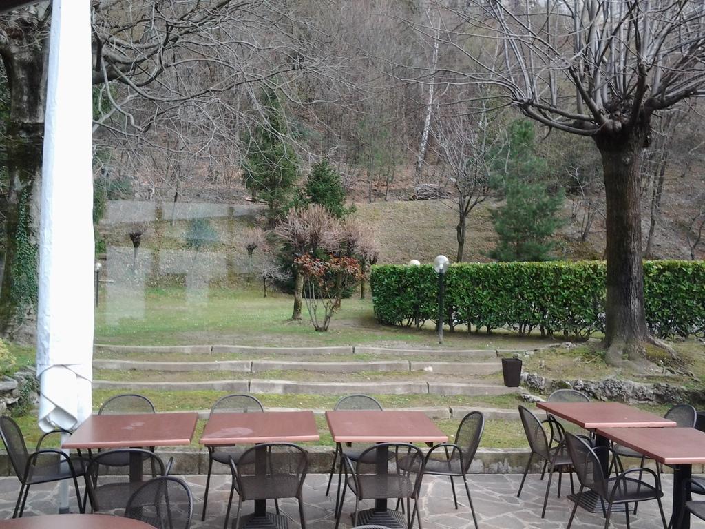 Trattoria I Bodega Hotell Abbadia Lariana Exteriör bild
