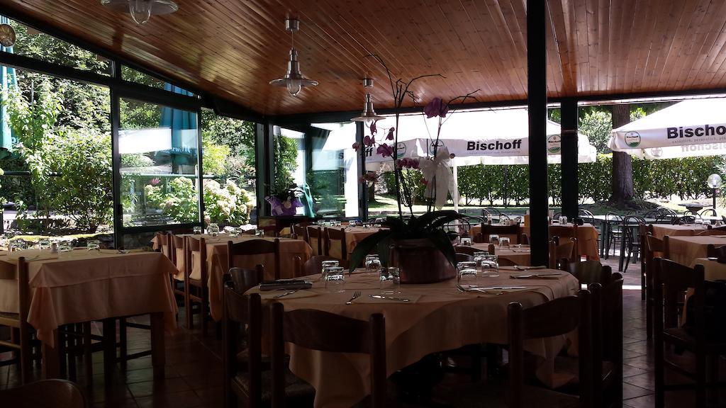Trattoria I Bodega Hotell Abbadia Lariana Exteriör bild