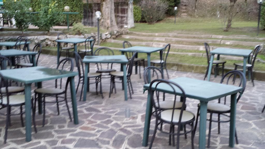 Trattoria I Bodega Hotell Abbadia Lariana Rum bild